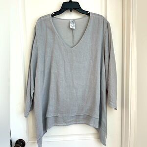 La Fixun 100% linen top.  Size L.  Blue/Grey.